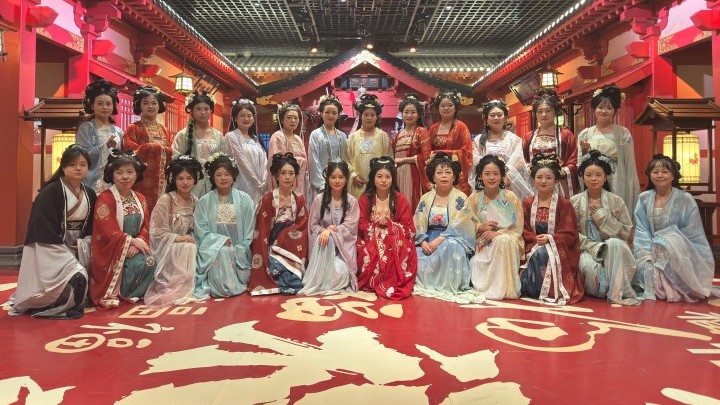 三八女神节，律政佳人体验汉服之美