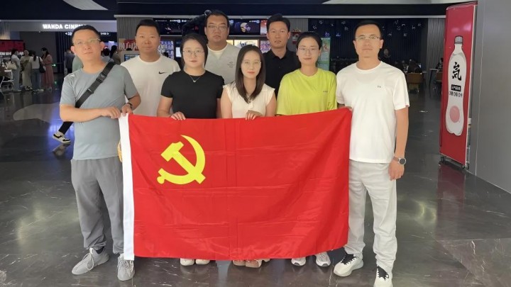 光影铸魂忆峥嵘 赓续长征担使命—— 恒亚党支部组织观看红色电影《四渡》